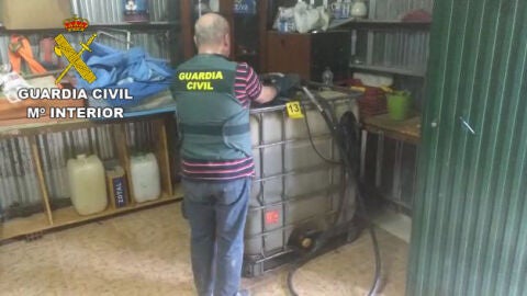 La Guardia Civil interveno dep&oacute;sitos de pl&aacute;stico con capacidad cada uno de ellos de 1.000 litros