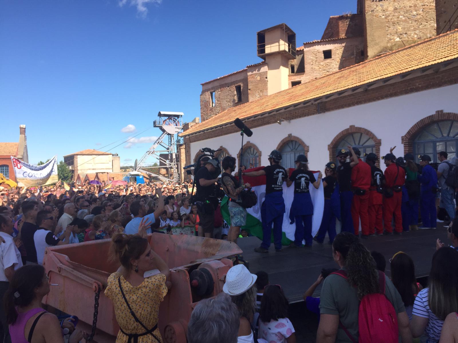 Los encerrados en la mina de Almadén salen con el compromiso de la Junta de crear una mesa de trabajo Los encerrados en la mina de Almadén salen con el compromiso de la Junta de crear una mesa de trabajo
