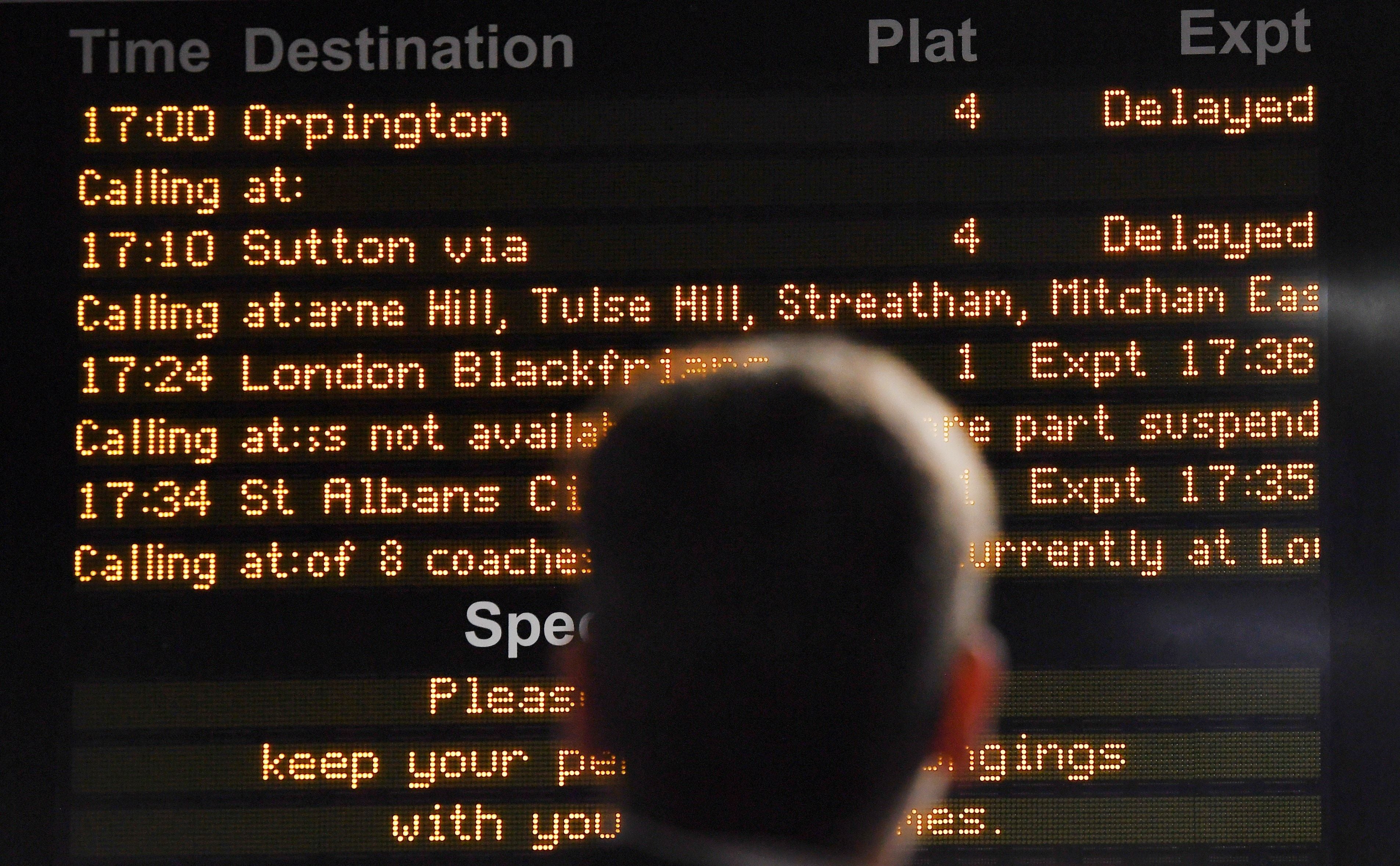 Un apagón en Reino Unido provoca el caos en Londres con trenes cancelados o semáforos apagados Un apagón en Reino Unido provoca el caos en Londres con trenes cancelados o semáforos apagados