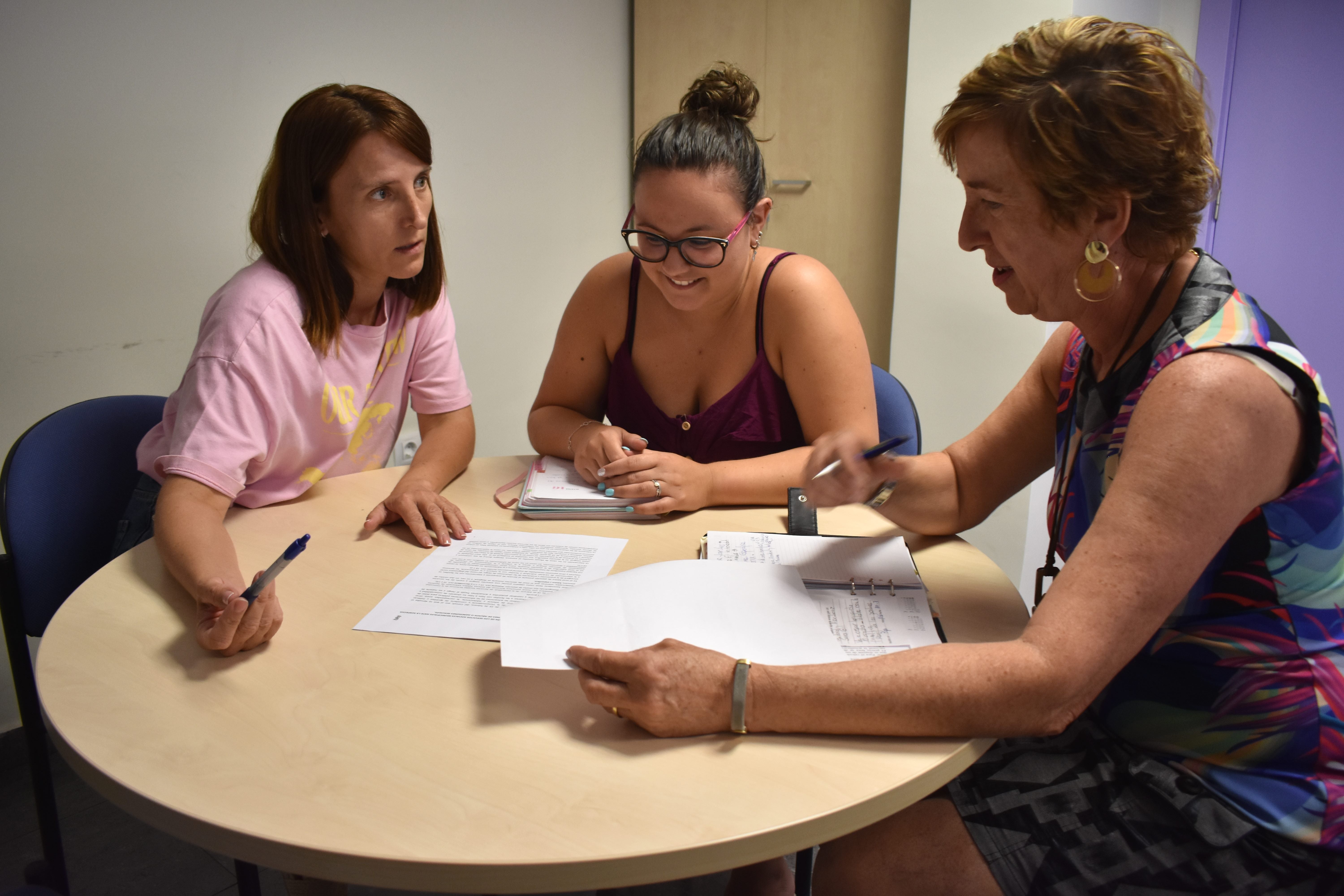 El Ayuntamiento de Petrer pide incrementar el presupuesto del Servicio de Ayuda a Domicilio para aumentar un 30% la cifra de usuarios atendidos El Ayuntamiento de Petrer pide incrementar el presupuesto del Servicio de Ayuda a Domicilio para aumentar un 30% la cifra de usuarios atendidos