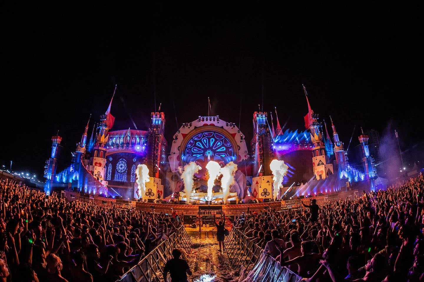 Facua acusa de "fraude masivo" a las empresas de los festivales por prohibir la entrada de comida y bebida a los recintos Facua acusa de "fraude masivo" a las empresas de los festivales por prohibir la entrada de comida y bebida a los recintos