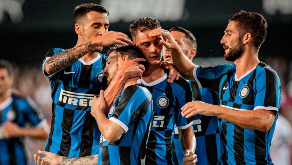 Jugadores del Inter celebrando un gol