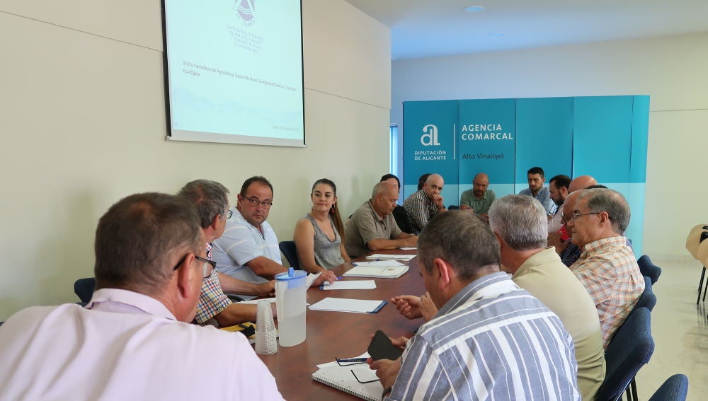Reunión en Villena de Mireia Mollà con la Junta Central de Usuarios del Vinalopó, L'Alacantí y el Consorcio de Aguas de la Marina Baja.