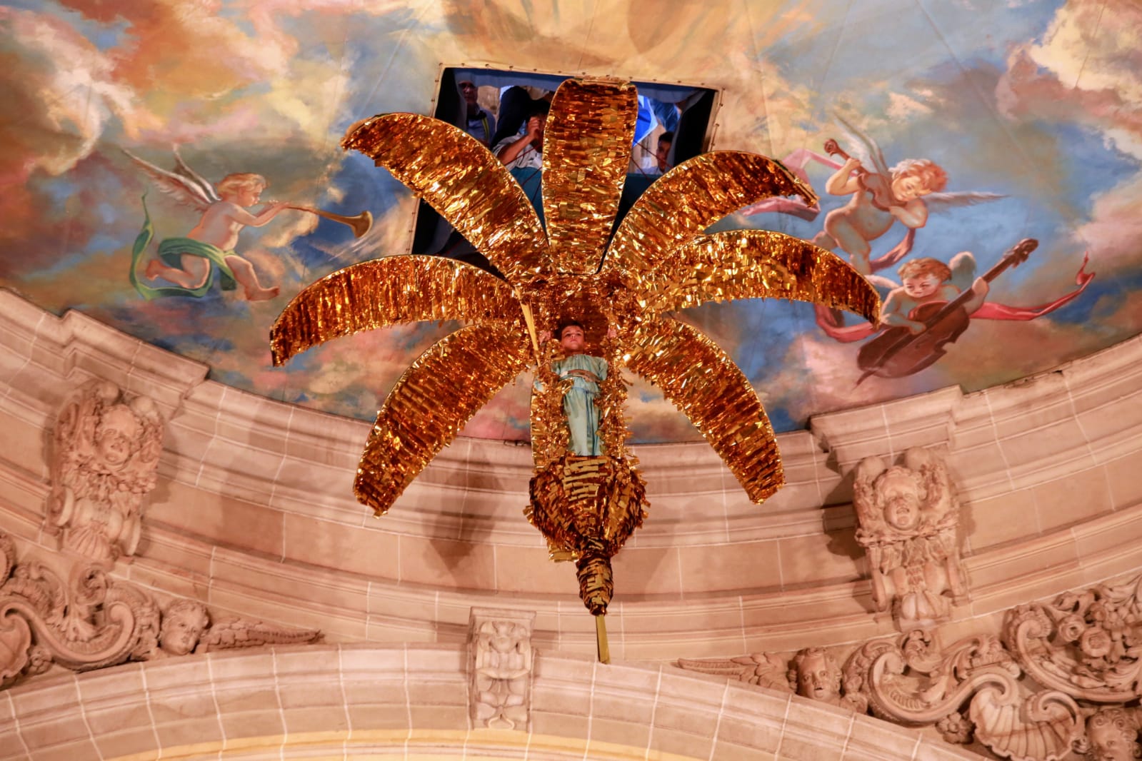 Carlos González se compromete a aumentar en un 50% los recursos destinados al Misteri en los próximos 4 años Carlos González se compromete a aumentar en un 50% los recursos destinados al Misteri en los próximos 4 años