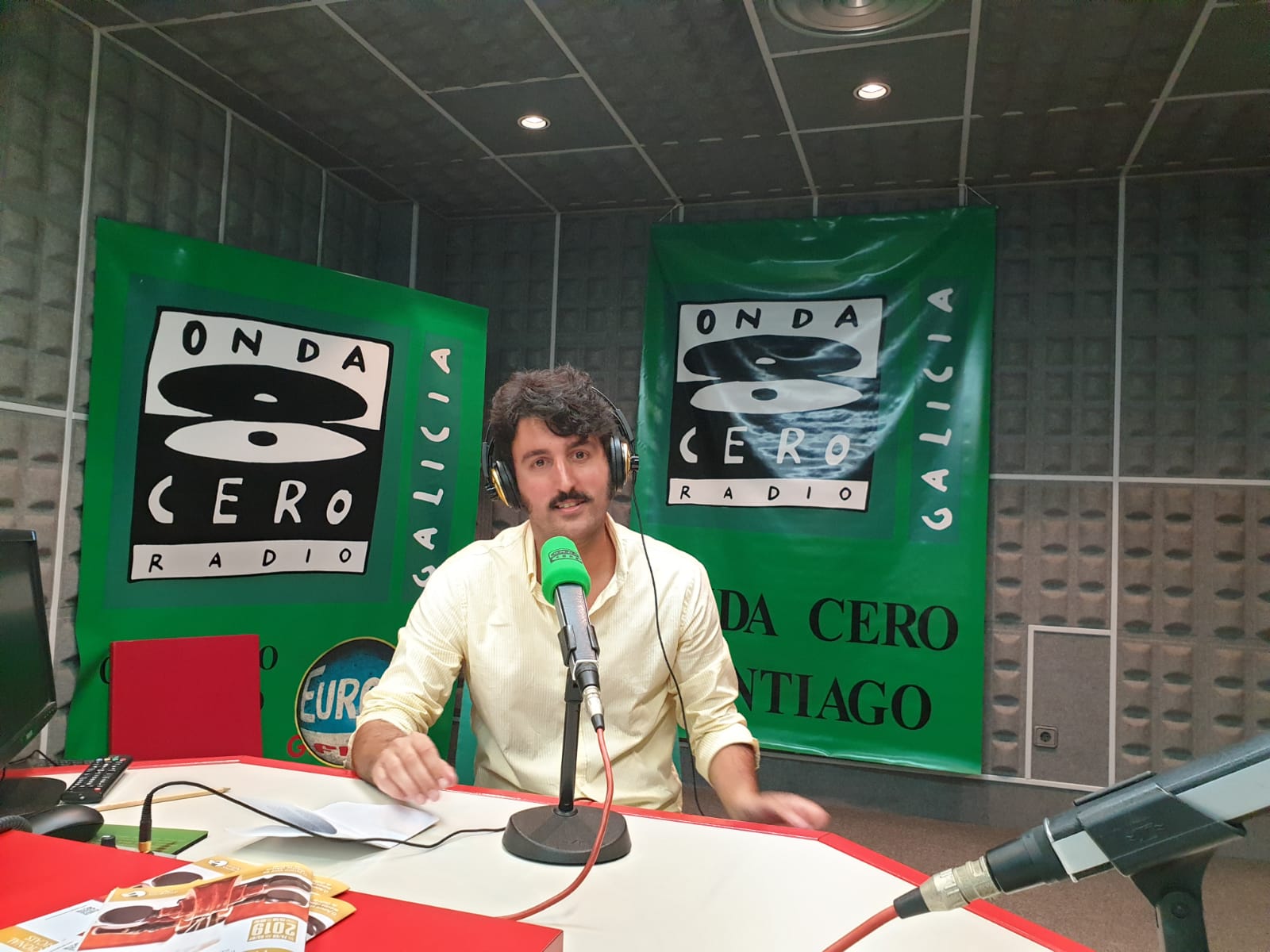 "Andar por el súper con el carrito lleno, si lo piensas bien, es como ir gritando secretos tremendos" "Andar por el súper con el carrito lleno, si lo piensas bien, es como ir gritando secretos tremendos"