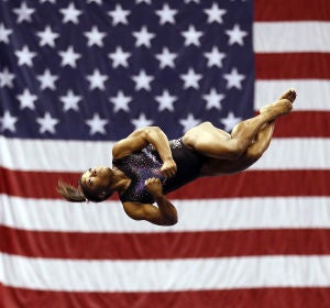 Simone Biles, durante uno de sus ejercicios Simone Biles, durante uno de sus ejercicios