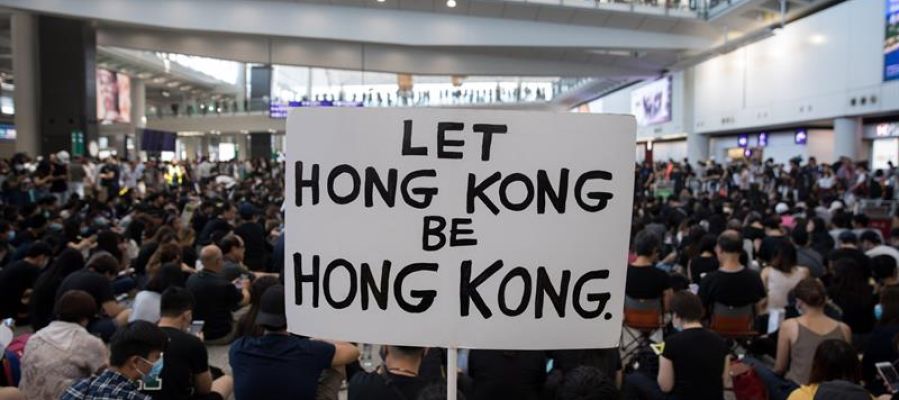 Protestas en el aeropuerto de Hong Kong para exigir al gobierno chino la autonomía de la región Protestas en el aeropuerto de Hong Kong para exigir al gobierno chino la autonomía de la región