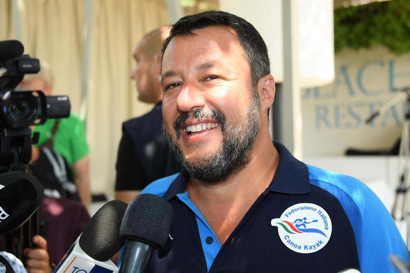 Matteo Salvini insiste en su rechazo al Open Arms: "Somos buenos cristianos, pero no tontos" Matteo Salvini insiste en su rechazo al Open Arms: "Somos buenos cristianos, pero no tontos"