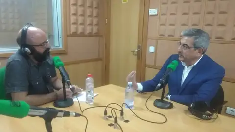 Román Rodríguez con Sergio Miró en los estudios de Onda Cero Canarias Román Rodríguez con Sergio Miró en los estudios de Onda Cero Canarias