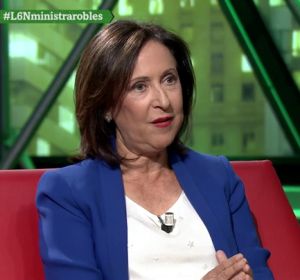 Margarita Robles descarta un Gobierno de coalición con Podemos: "Esa posibilidad ya murió, sus planteamientos responden a tener un sillón determinado" Margarita Robles descarta un Gobierno de coalición con Podemos: "Esa posibilidad ya murió, sus planteamientos responden a tener un sillón determinado"