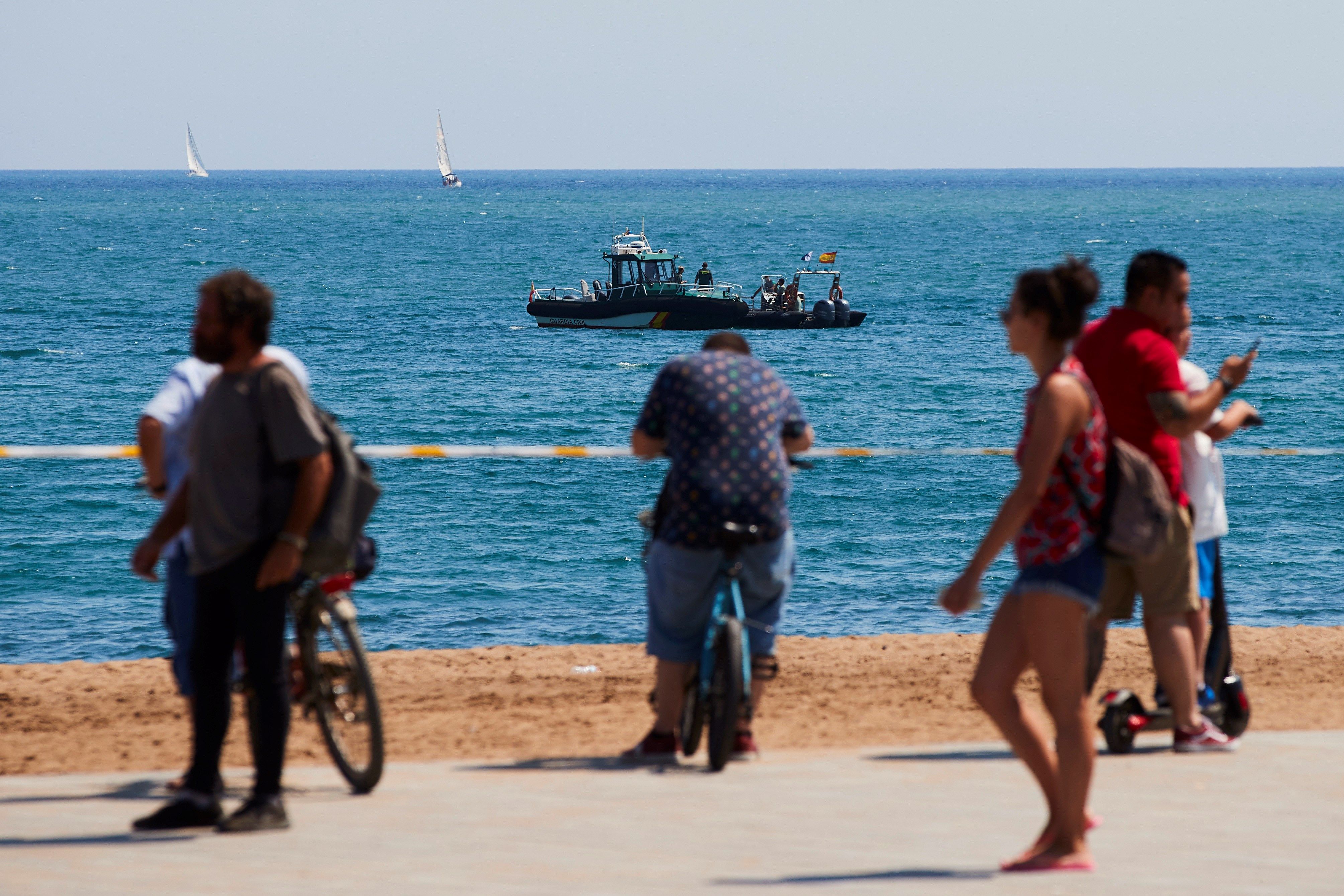 Detonan a 45 metros bajo el mar la bomba hallada en una playa de Barcelona Detonan a 45 metros bajo el mar la bomba hallada en una playa de Barcelona