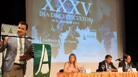 Martínez Arroyo y Planas han participado en el Día del Viticultor Martínez Arroyo y Planas han participado en el Día del Viticultor