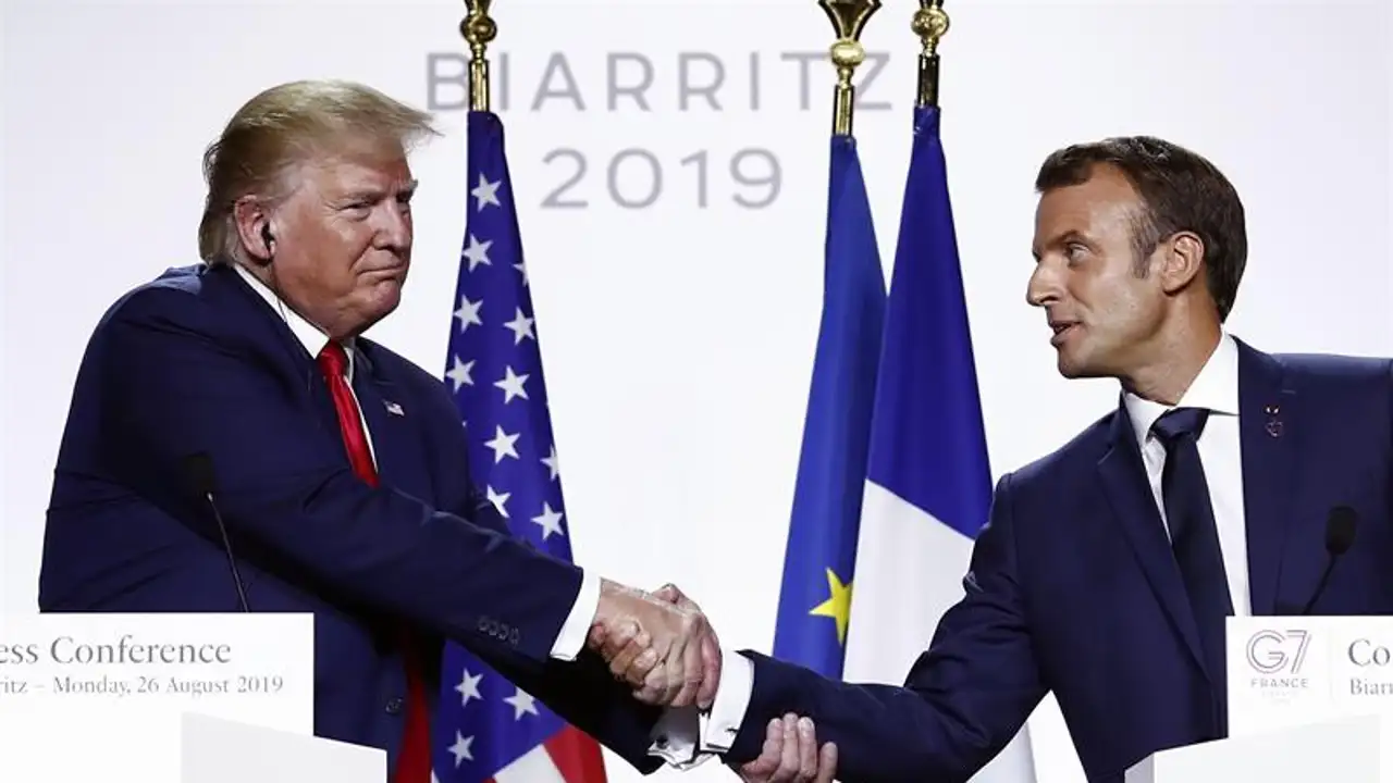 Macron saluda a Donald Trump en un momento de la Cumbre del G7 en Biarritz. Macron saluda a Donald Trump en un momento de la Cumbre del G7 en Biarritz.