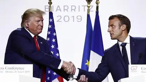Macron saluda a Donald Trump en un momento de la Cumbre del G7 en Biarritz. Macron saluda a Donald Trump en un momento de la Cumbre del G7 en Biarritz.