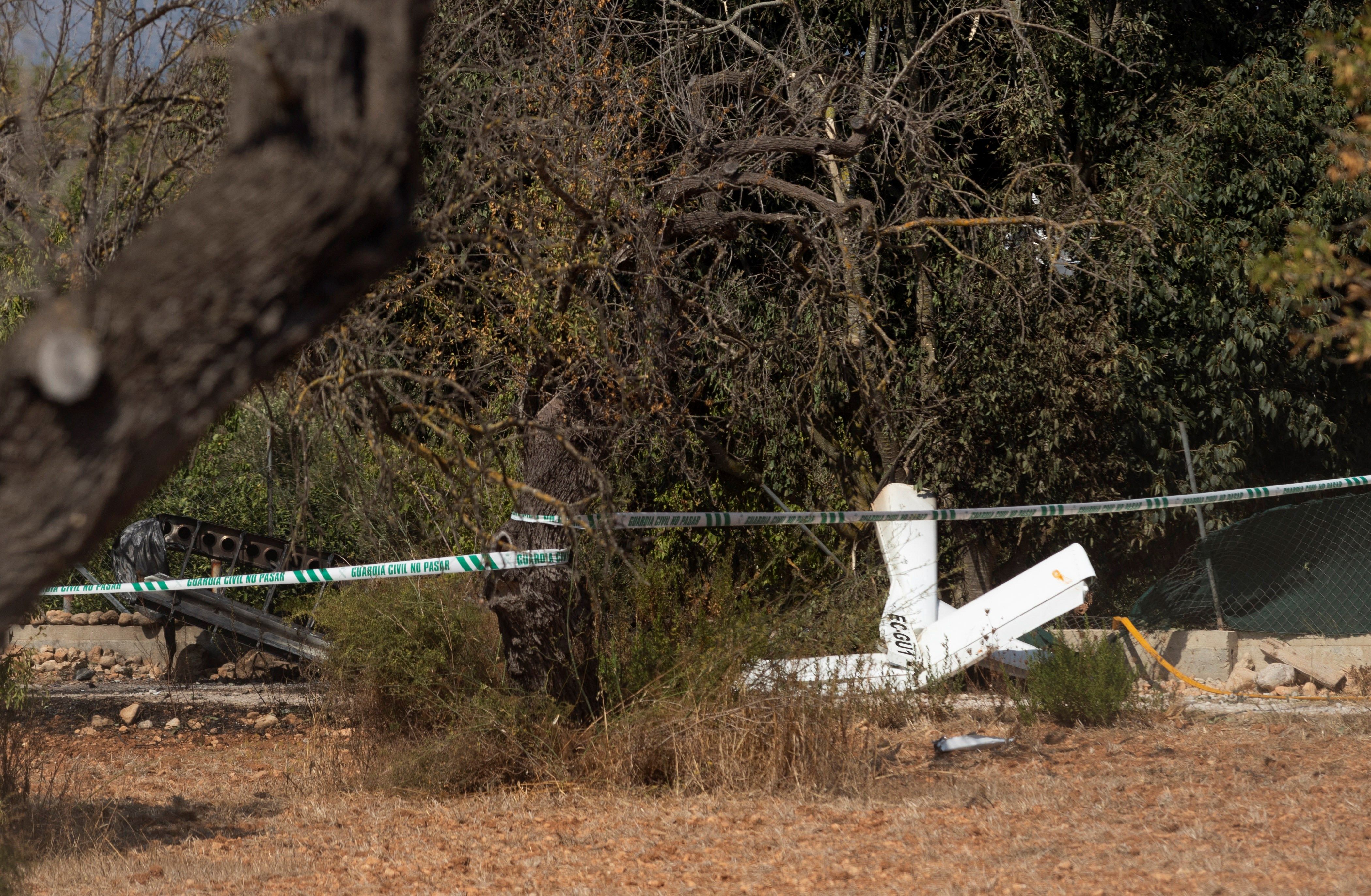 La Guardia Civil toma declaración a los testigos del accidente aéreo de Inca La Guardia Civil toma declaración a los testigos del accidente aéreo de Inca