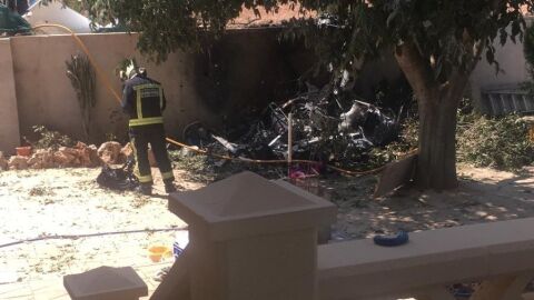 Restos de la colisi&oacute;n entre una avioneta y un helic&oacute;ptero en Inca