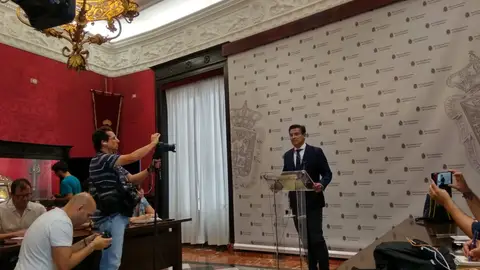 Luis Salvador en rueda de prensa LUIS SALVADOR AYUNTAMIENTO GRANADA