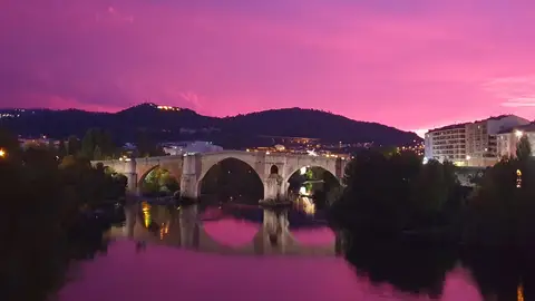 Anochecer en Ourense Bonita vista de la ciudad