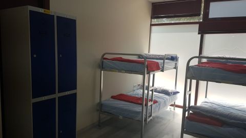 La ministra en funciones de Trabajo, Migraciones y Seguridad Social, Magdalena Valerio, acaba de inaugurar en M&aacute;laga capital el Centro de Acogida de Emergencia y Derivaci&oacute;n de inmigrantes, que gestiona Cruz Roja Espa&ntilde;ola y que financia el propio gobierno central.