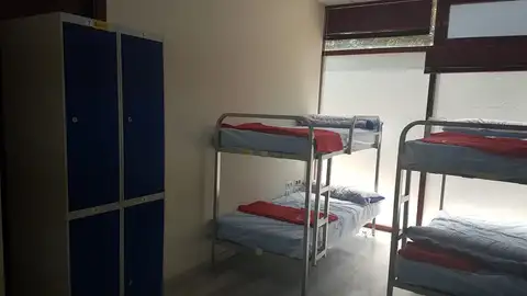 Imagen de archivo: centro de acogida. La ministra en funciones de Trabajo, Migraciones y Seguridad Social, Magdalena Valerio, acaba de inaugurar en Málaga capital el Centro de Acogida de Emergencia y Derivación de inmigrantes, que gestiona Cruz Roja Española y que financia el propio gobierno central.