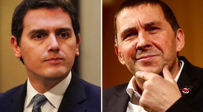 Rivera y Otegi se enzarzan en Twitter: "Prefiero que no gobernéis si no condenáis a ETA" Rivera y Otegi se enzarzan en Twitter: "Prefiero que no gobernéis si no condenáis a ETA"