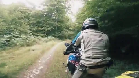 Última parte de la ruta en moto de Charly Sinewan por los Pirineos Última parte de la ruta en moto de Charly Sinewan por los Pirineos
