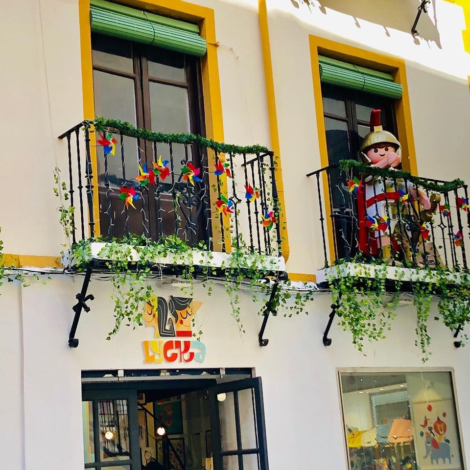 El Playmobil desaparecido visto por última vez junto a dos jóvenes "contentos-borrachuzos" El Playmobil desaparecido visto por última vez junto a dos jóvenes "contentos-borrachuzos"