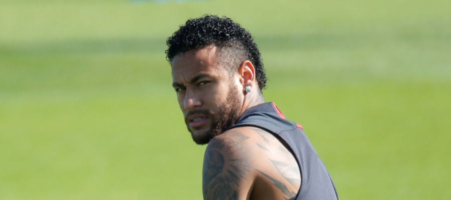 Neymar, en un entrenamiento con el PSG Neymar, en un entrenamiento con el PSG