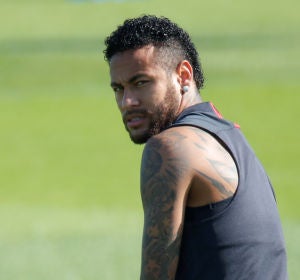 Neymar, en un entrenamiento con el PSG Neymar, en un entrenamiento con el PSG