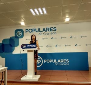 Ana Vanessa, parlamentaria popular en Andalucía en rueda de prensa Ana Vanessa, parlamentaria popular en Andalucía en rueda de prensa