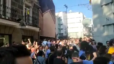 Cientos de personas se concentran para impedir el desalojo de La Ingobernable Cientos de personas se concentran para impedir el desalojo de La Ingobernable