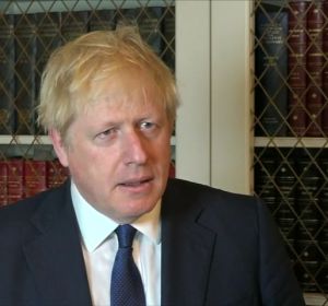 Boris Johnson pide suspender el Parlamento británico en un intento por impedir que la oposición obstaculice el 'brexit' Boris Johnson pide suspender el Parlamento británico en un intento por impedir que la oposición obstaculice el 'brexit'