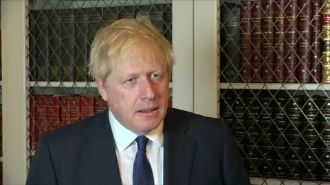 Boris Johnson pide suspender el Parlamento británico en un intento por impedir que la oposición obstaculice el 'brexit' Boris Johnson pide suspender el Parlamento británico en un intento por impedir que la oposición obstaculice el 'brexit'