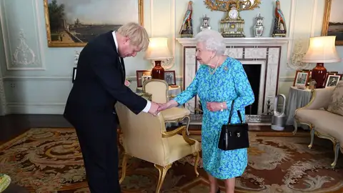 lasexta Noticias 20:00 (28-08-19) Reino Unido, más cerca de un 'Brexit' duro: Isabel II aprueba la suspensión del Parlamento lasexta Noticias 20:00 (28-08-19) Reino Unido, más cerca de un 'Brexit' duro: Isabel II aprueba la suspensión del Parlamento