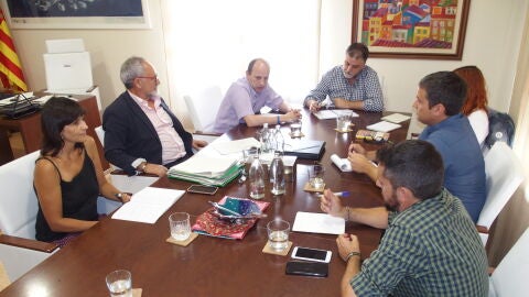 Joan Piquer en la reuni&oacute;n en Villena con el alcalde de la localidad y con el director general de Vaersa.