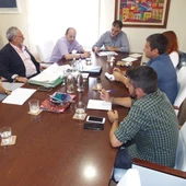 Joan Piquer en la reunión en Villena con el alcalde de la localidad y con el director general de Vaersa. Joan Piquer en la reunión en Villena con el alcalde de la localidad y con el director general de Vaersa.