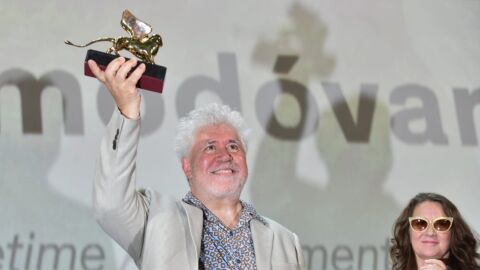 La presidenta del jurado, la cineasta Lucrecia Martel, se lo ha entregado antes de una proyecci&oacute;n de 'Mujeres al borde de un ataque de nervios'