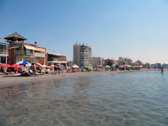 Playa Lisa de Santa Pola vuelve a ser apta para el baño tras desaparecer las concentraciones de las bacterias fecales que provocaron su clausura Playa Lisa de Santa Pola vuelve a ser apta para el baño tras desaparecer las concentraciones de las bacterias fecales que provocaron su clausura