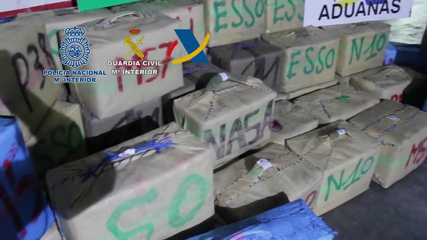 La policia Nacional intercepta 330 kilos de hachis en un envío de azulejos en Vila-real La policia Nacional intercepta 330 kilos de hachis en un envío de azulejos en Vila-real