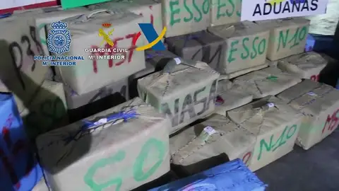 Desarticulan una supuesta banda de narcotráfico en Marbella que trasladaba hachís de Marruecos a España Desarticulan una supuesta banda de narcotráfico en Marbella que trasladaba hachís de Marruecos a España