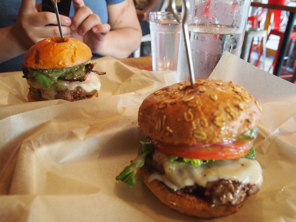 Un triatleta alemán, expulsado de por vida de un buffet tras comerse más de 100 platos de sushi Un triatleta alemán, expulsado de por vida de un buffet tras comerse más de 100 platos de sushi