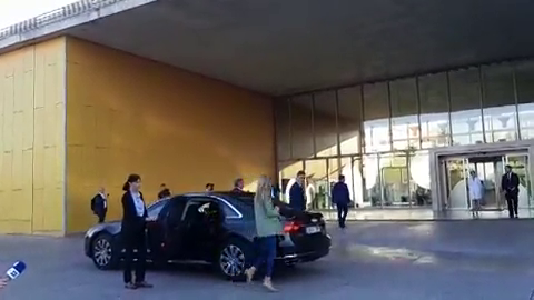 Pedro Sánchez visita al rey Juan Carlos en el hospital: "Se encuentra muy bien" Pedro Sánchez visita al rey Juan Carlos en el hospital: "Se encuentra muy bien"