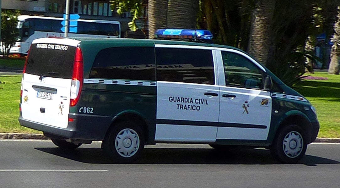 Un hombre ataca a una mujer y le rompe una pierna sin motivo aparente Un hombre ataca a una mujer y le rompe una pierna sin motivo aparente