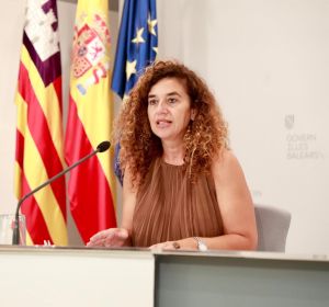 Pilar Costa, en Consell de Govern Pilar Costa, en Consell de Govern