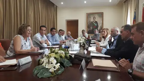 Imagen de la reunión celebrada, presidida por la subdelegada del Gobierno en la provincia, Araceli Poblador. Imagen de la reunión celebrada, presidida por la subdelegada del Gobierno en la provincia, Araceli Poblador.