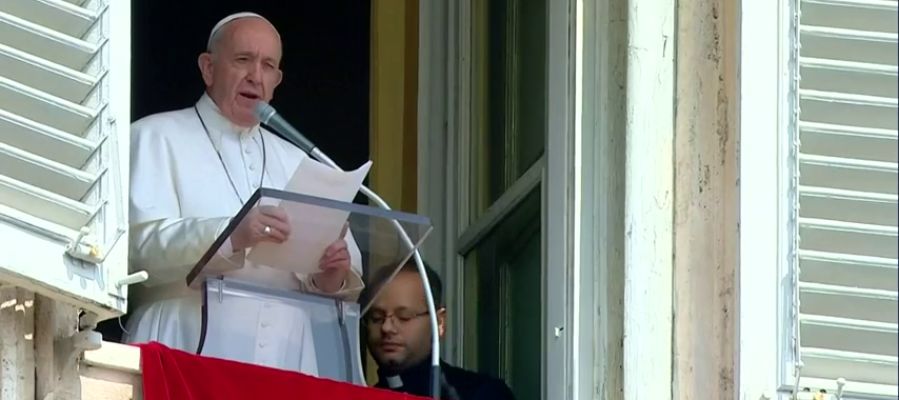 El papa Francisco es rescatado por los bomberos tras quedarse 25 minutos atrapado en el ascensor El papa Francisco es rescatado por los bomberos tras quedarse 25 minutos atrapado en el ascensor