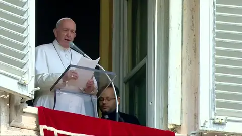 El papa Francisco es rescatado por los bomberos tras quedarse 25 minutos atrapado en el ascensor El papa Francisco es rescatado por los bomberos tras quedarse 25 minutos atrapado en el ascensor