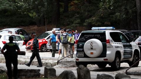 Vista del aparcamiento donde ha sido encontrado el coche de la exesquiadora ol&iacute;mpica Blanca Fern&aacute;ndez Ochoa