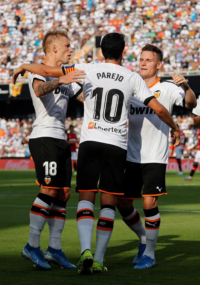 Dos penaltis dan al Valencia su primera victoria en LaLiga Dos penaltis dan al Valencia su primera victoria en LaLiga