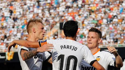 El Valencia celebra el tanto de Parejo ante el Mallorca
